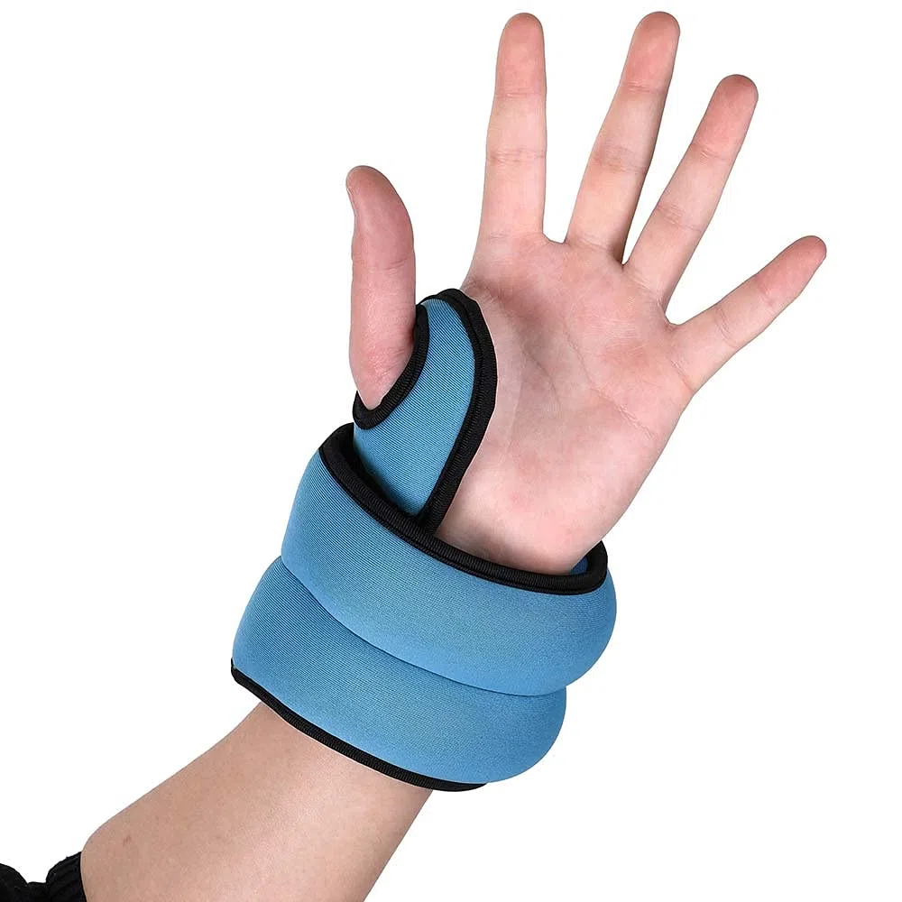BAKAJI Set 2 Pesi per Polsi da 0,5 Kg Allenamento Palestra Aerobica Fitness Potenziamento Muscolare in Tessuto Neoprene con Foro per Pollice Chiusura Strappo Regolabile Peso Totale 1 Kg Azzurro